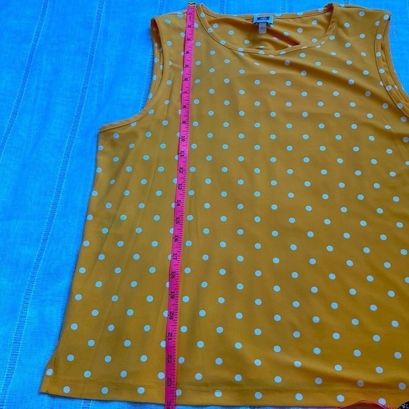 Ann Klein bright yellow polka dot sleeveless blouse. - Picture 8 of 9
